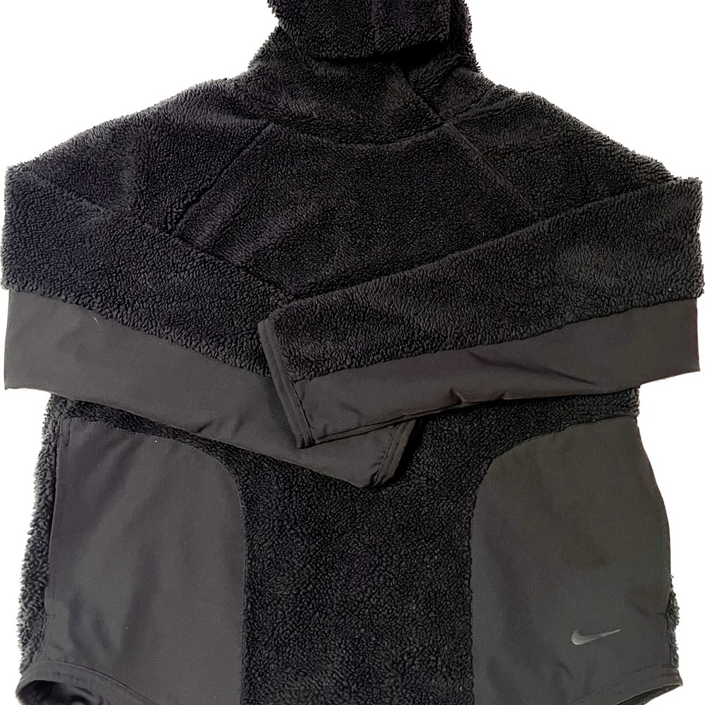 NIKE fuzzy warm Fleece Pullover Sweater With  Large Pockets. Black Size Small